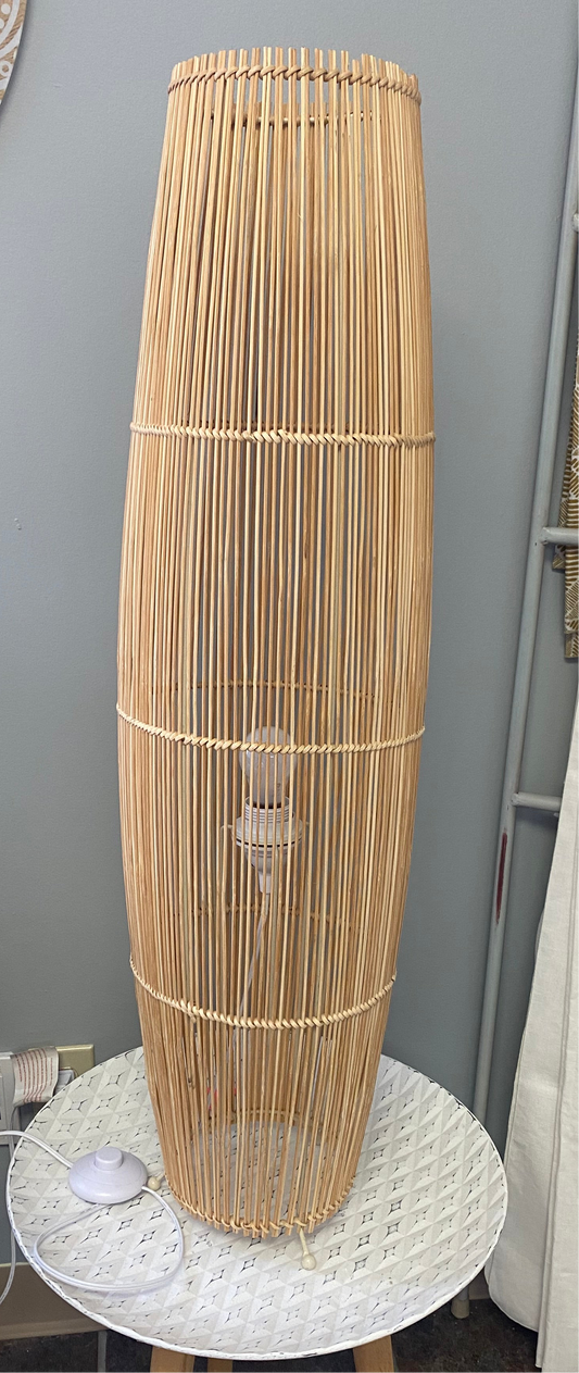 Lampe en bois de bambou